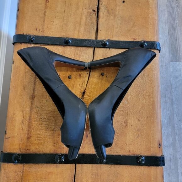 Brooks Brothers peep toe satin heels black size 8.5 - Picture 2 of 6